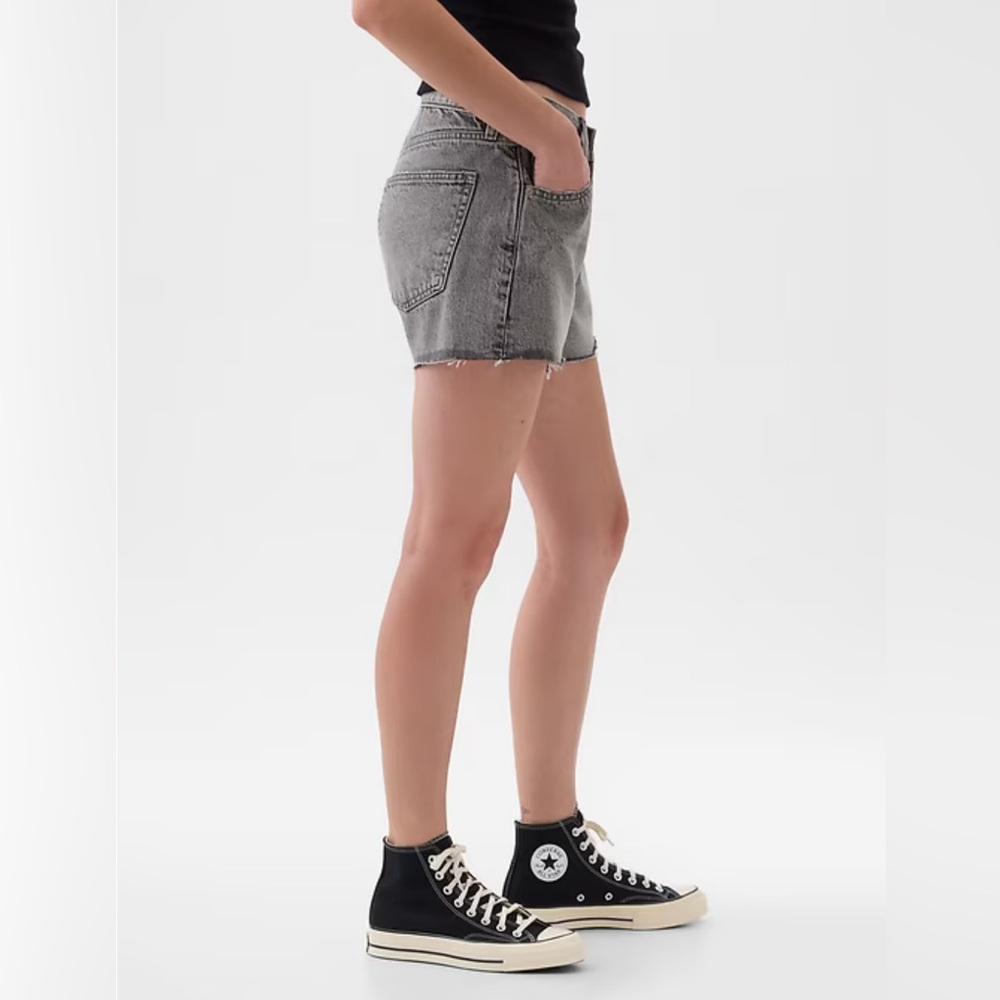 GAP Low Rise Stride Denim Shorts - Picture 4 of 9